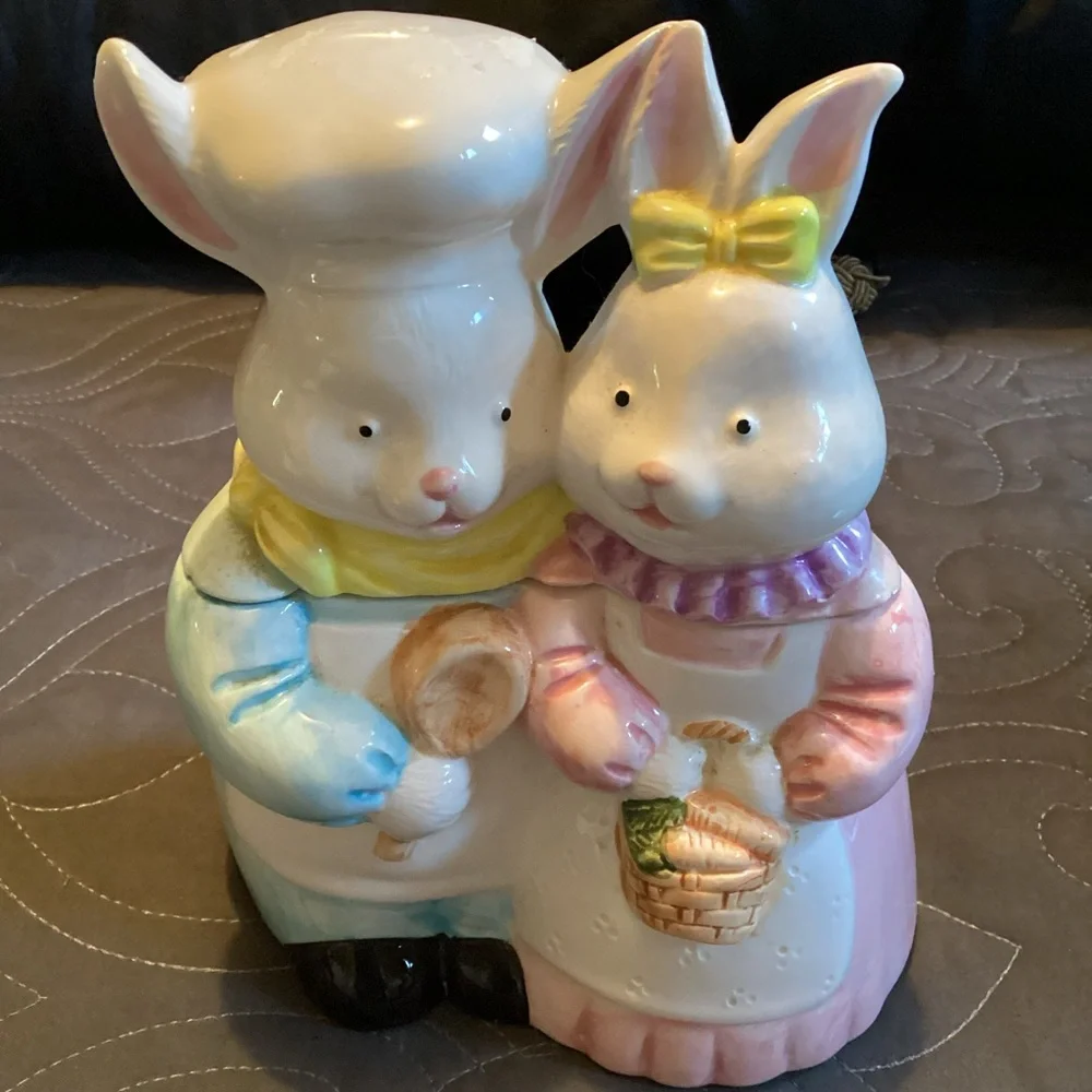 Vintage Chef Rabbit and Mrs. Chef Rabbit small cookie jar - Picture 2 of 7